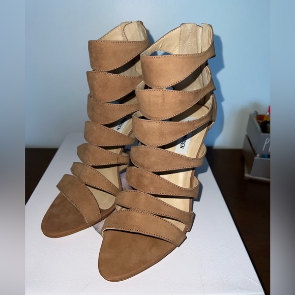 Steve Madden Tan Heels - Picture 1 of 7